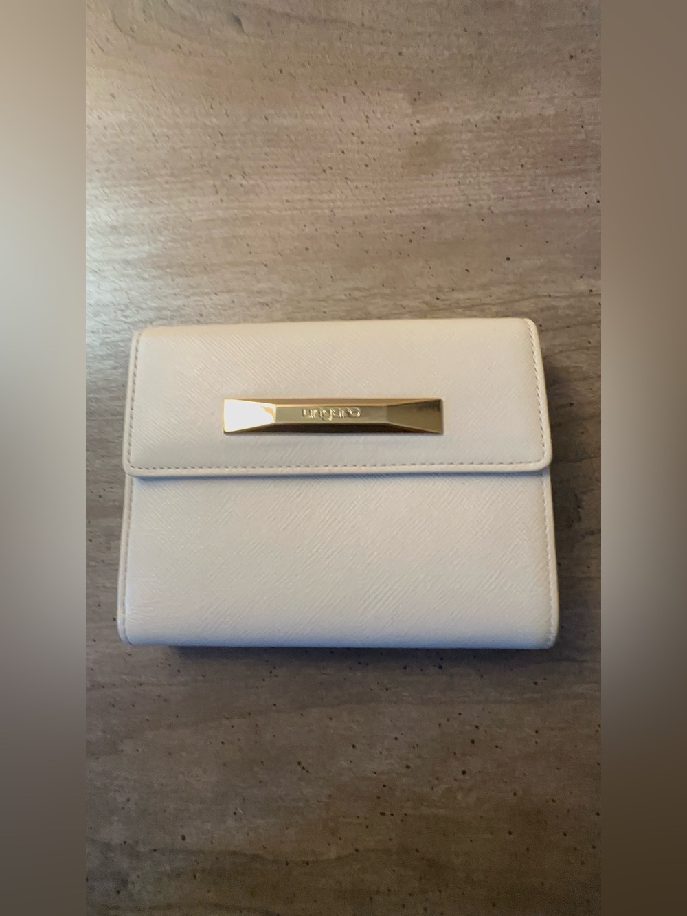 Ungaro Paris Winter White Fold Kiss Lock Wallet w/Gold Accent. Made in Japan.